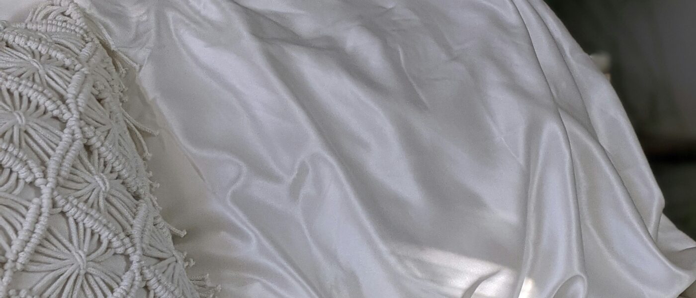 Best Silk Pillowcases for Better Sleep in 2026: Smoother Skin, Less Hair Breakage, and Cooler Nights