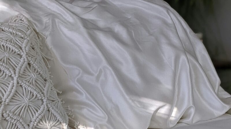 Best Silk Pillowcases for Better Sleep in 2026: Smoother Skin, Less Hair Breakage, and Cooler Nights