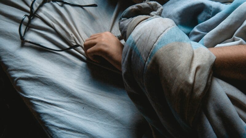 Best Sleep Positions for Back Pain in 2026: 5 Positions for Spinal Alignment Catered to You