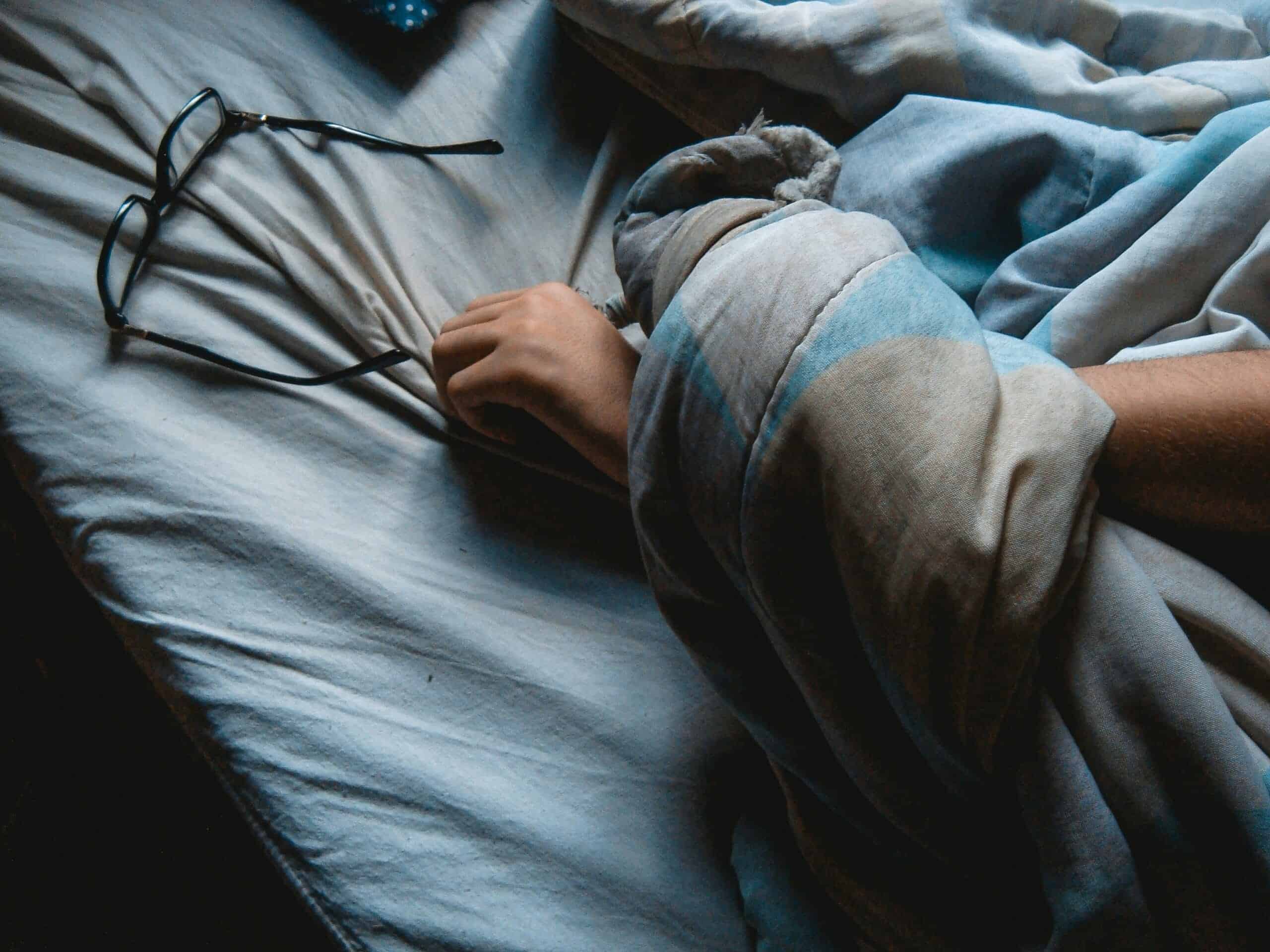 Best Sleep Positions for Back Pain in 2026: 5 Positions for Spinal Alignment Catered to You