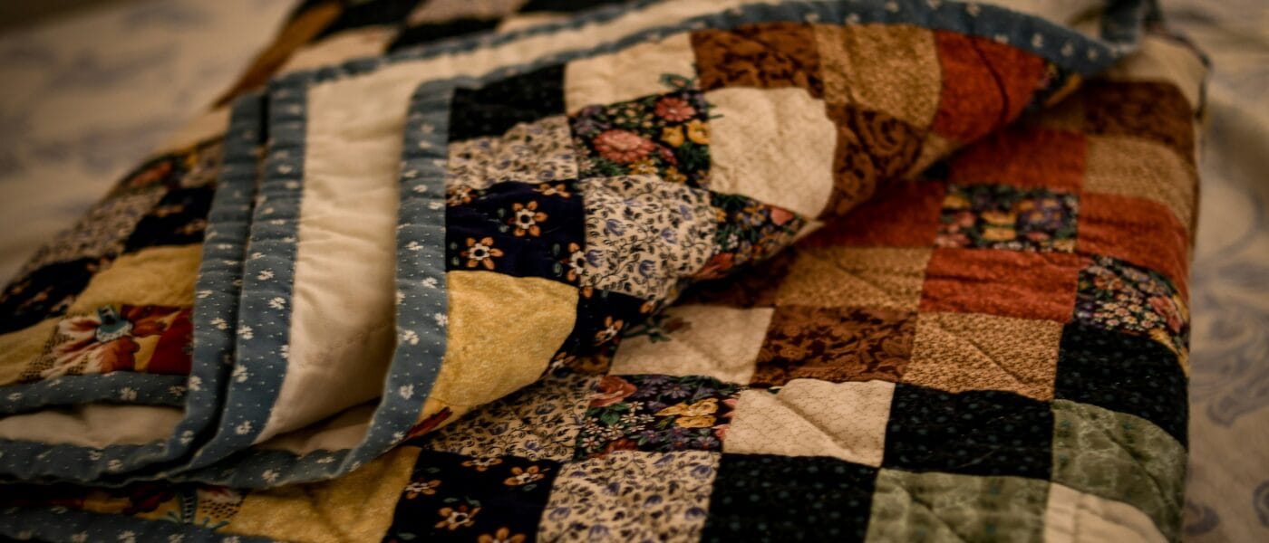 Best Quilts and Coverlets for Layered Bedding in 2026: Building a Bed That Adjusts to Any Season