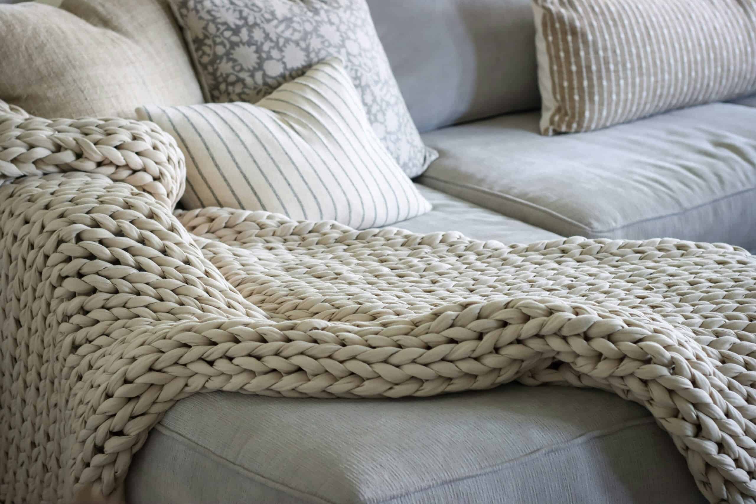 Best Throw Blankets for Couch and Bed in 2026: Soft Wash After Wash