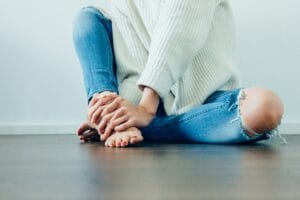 how to sleep with restless leg syndrome in 2026