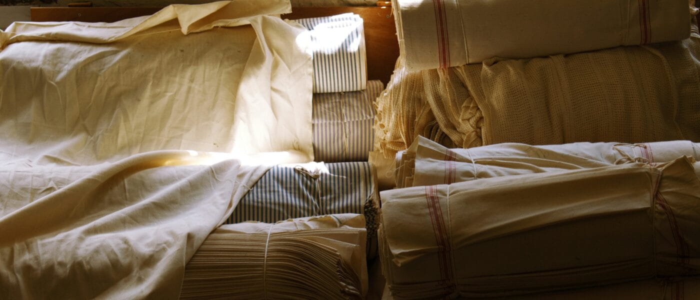 Percale vs Sateen Sheets in 2026: Which Sheet Weave is Right for Your Climate, Sleep Style, and Bedroom Temperature?
