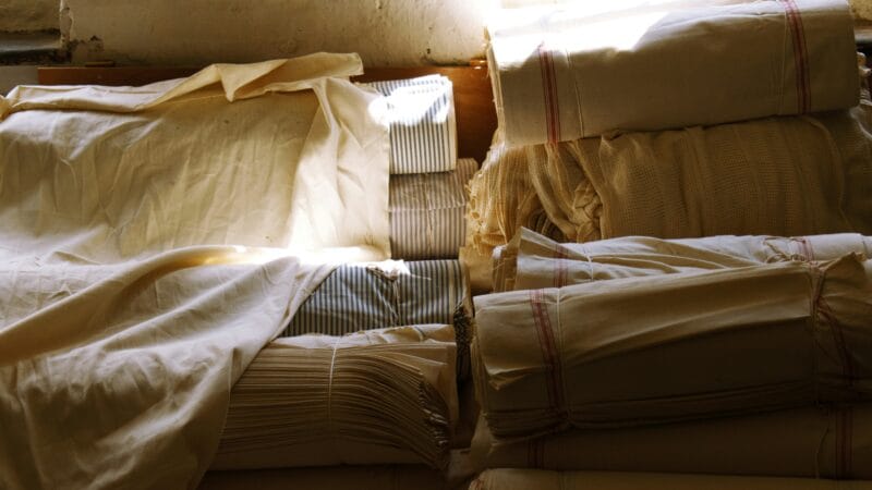 Percale vs Sateen Sheets in 2026: Which Sheet Weave is Right for Your Climate, Sleep Style, and Bedroom Temperature?