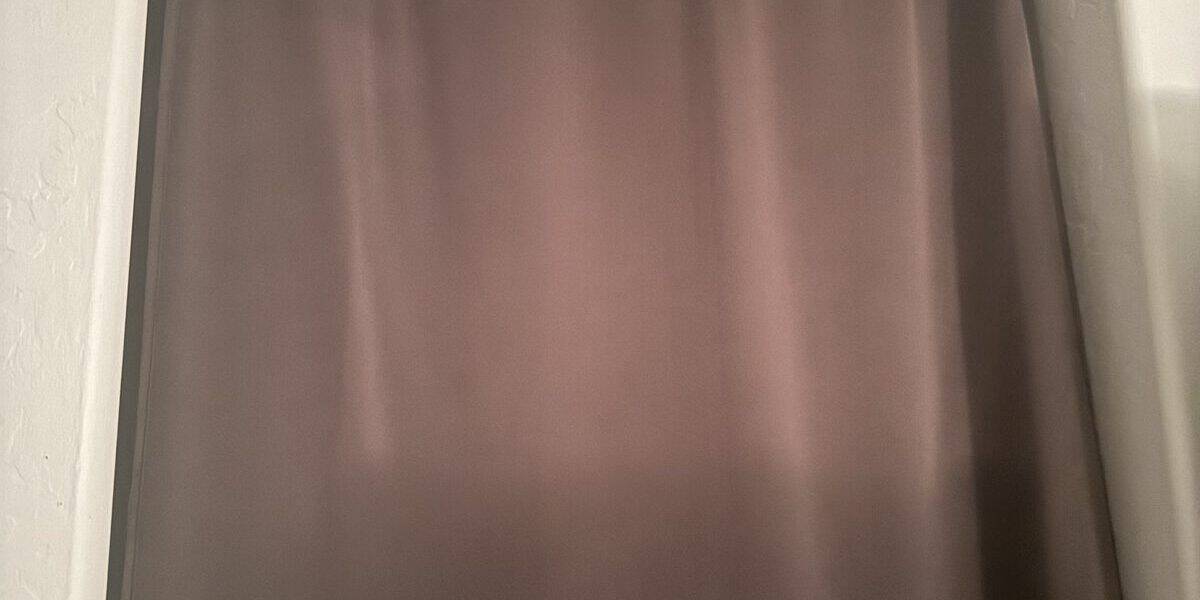Sleep Mask vs Blackout Curtains in 2026: Which Blocks Light Better for Sleep?
