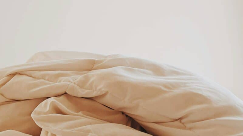 Weighted vs Regular Blanket: Which Is Right for Your Sleep?