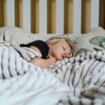 a child deep sleep under weighted blanket
