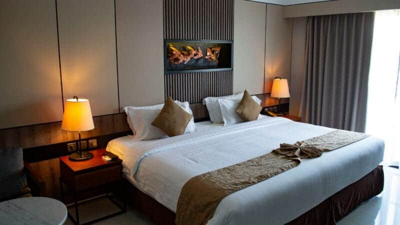 How to Sleep in a Hotel