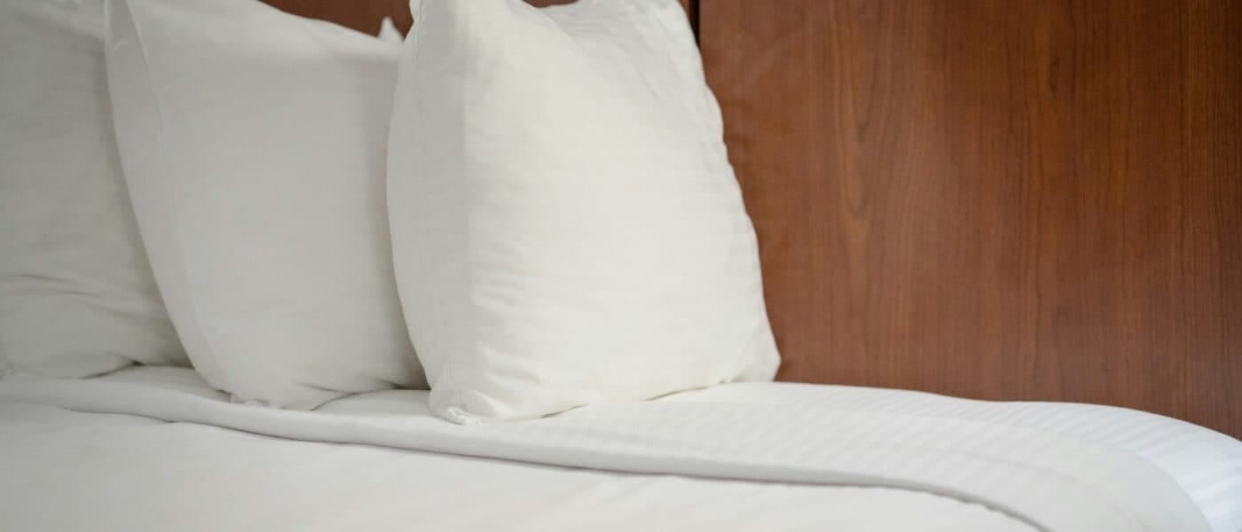 Memory Foam vs Down Alternative Pillow: Choosing Support or Softness