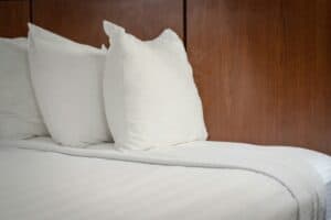 memory foam vs down alternative pillows