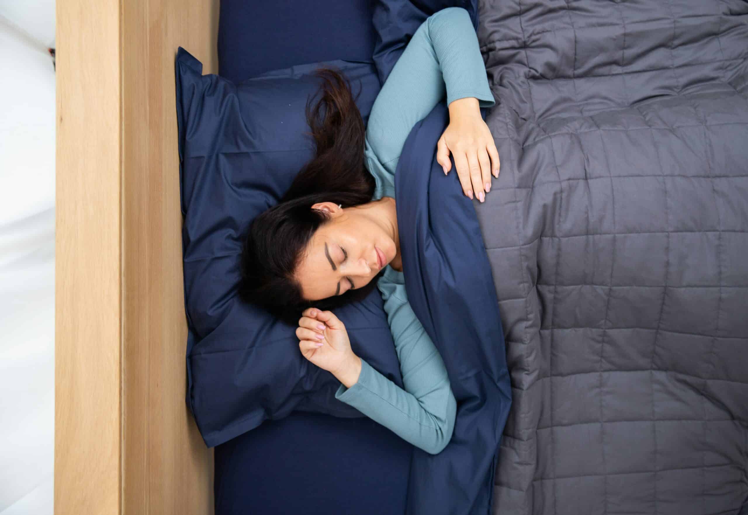 What Weight Should a Weighted Blanket Be? The 10% Rule and Exceptions