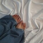 why do cold feet make it hard to sleep
