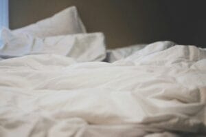 why do i feel suddenly hot after getting into bed