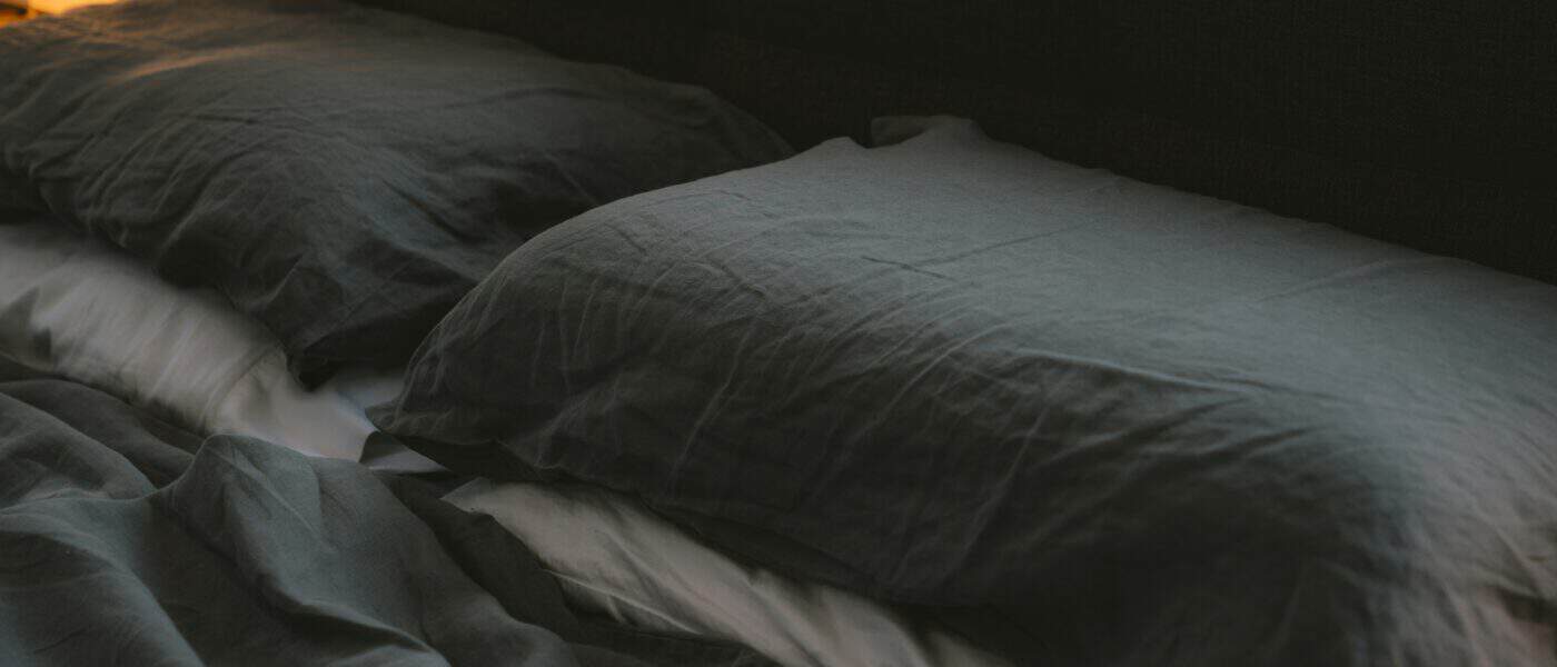 Best Cooling Pillowcases in 2026: The Cheapest Fix for a Hot Pillow