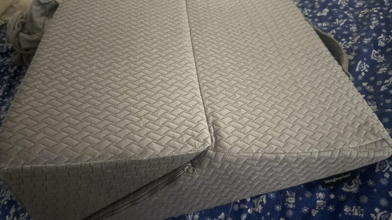 Wedge Pillow vs Leg Elevation Pillow: Which Is Better for Elevating Your Legs?