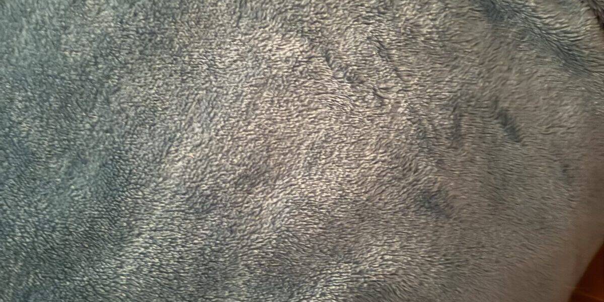 Best Lightweight Blankets in 2026: Soft, Breathable Layers for Warm Nights