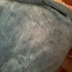 a lightweight cloth blanket for bed