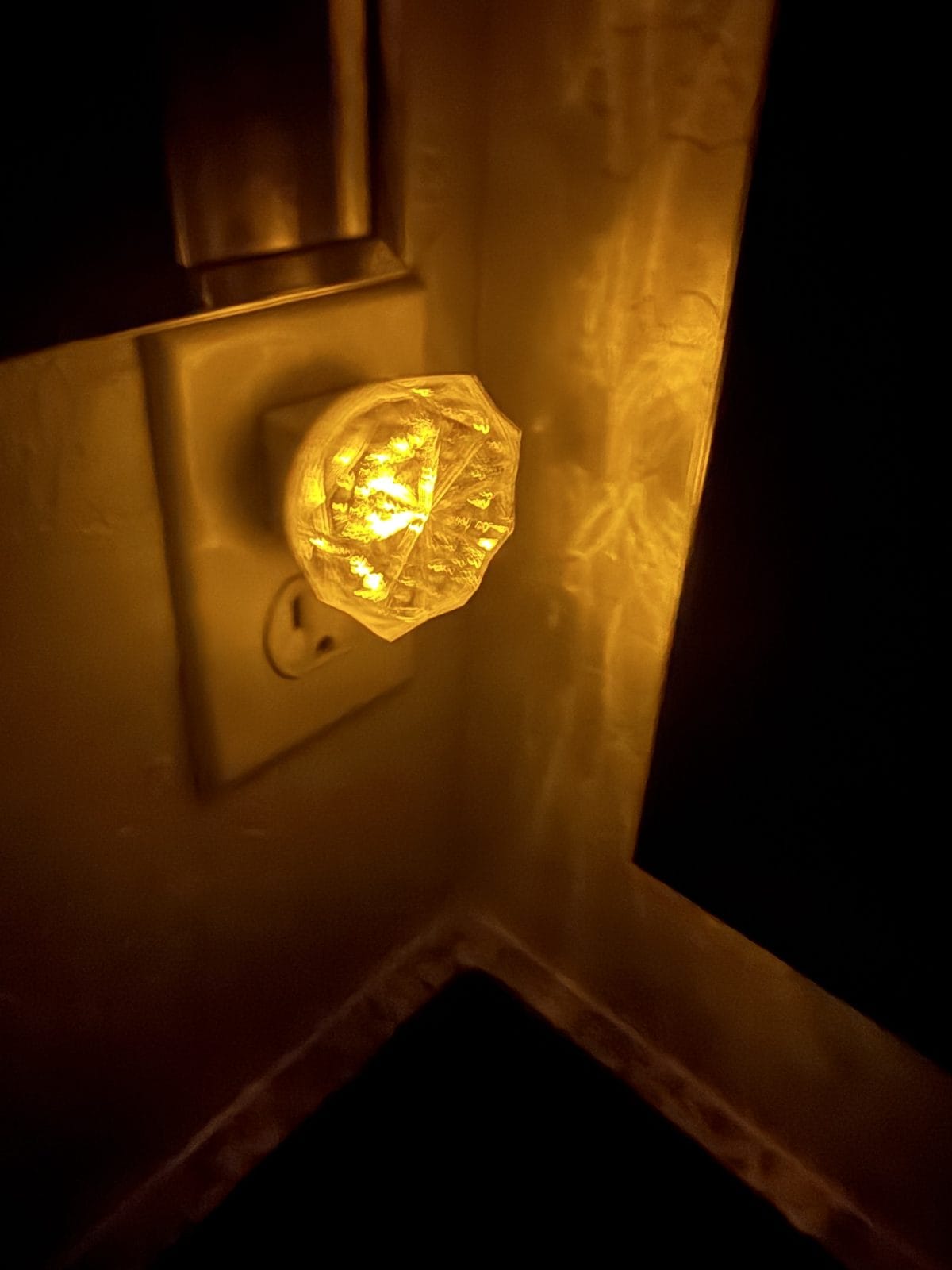 Best Night Lights for Sleep in 2026: Gentle Glow That Won’t Wreck Your Rest