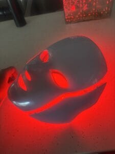 a red light therapy mask