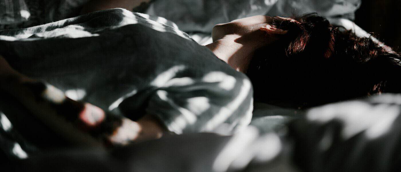 How to Sleep During the Day for Shift Workers: Light, Timing, and the Compromise Schedule