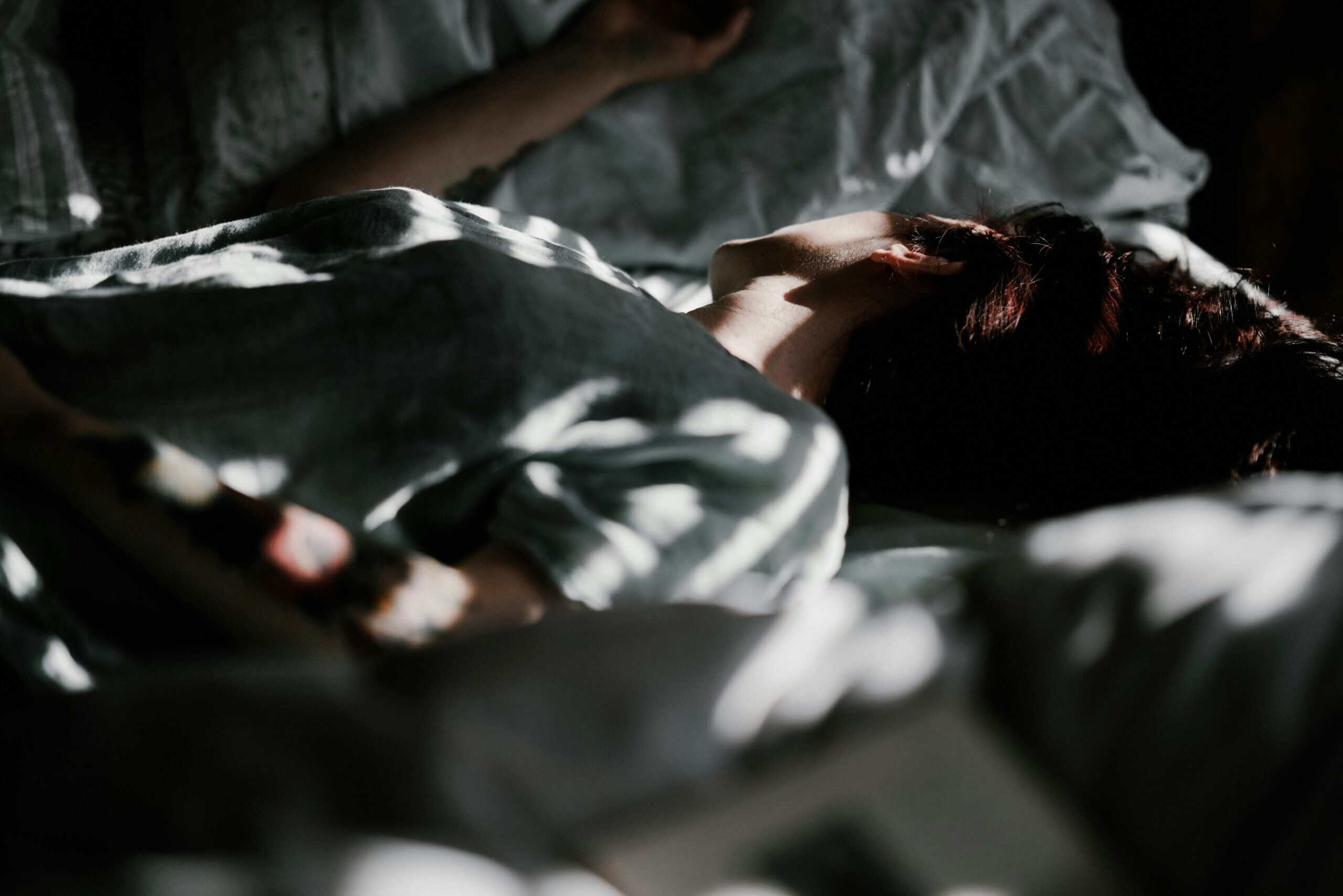 How to Sleep During the Day for Shift Workers: Light, Timing, and the Compromise Schedule