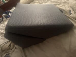a wedge pillow for bedroom