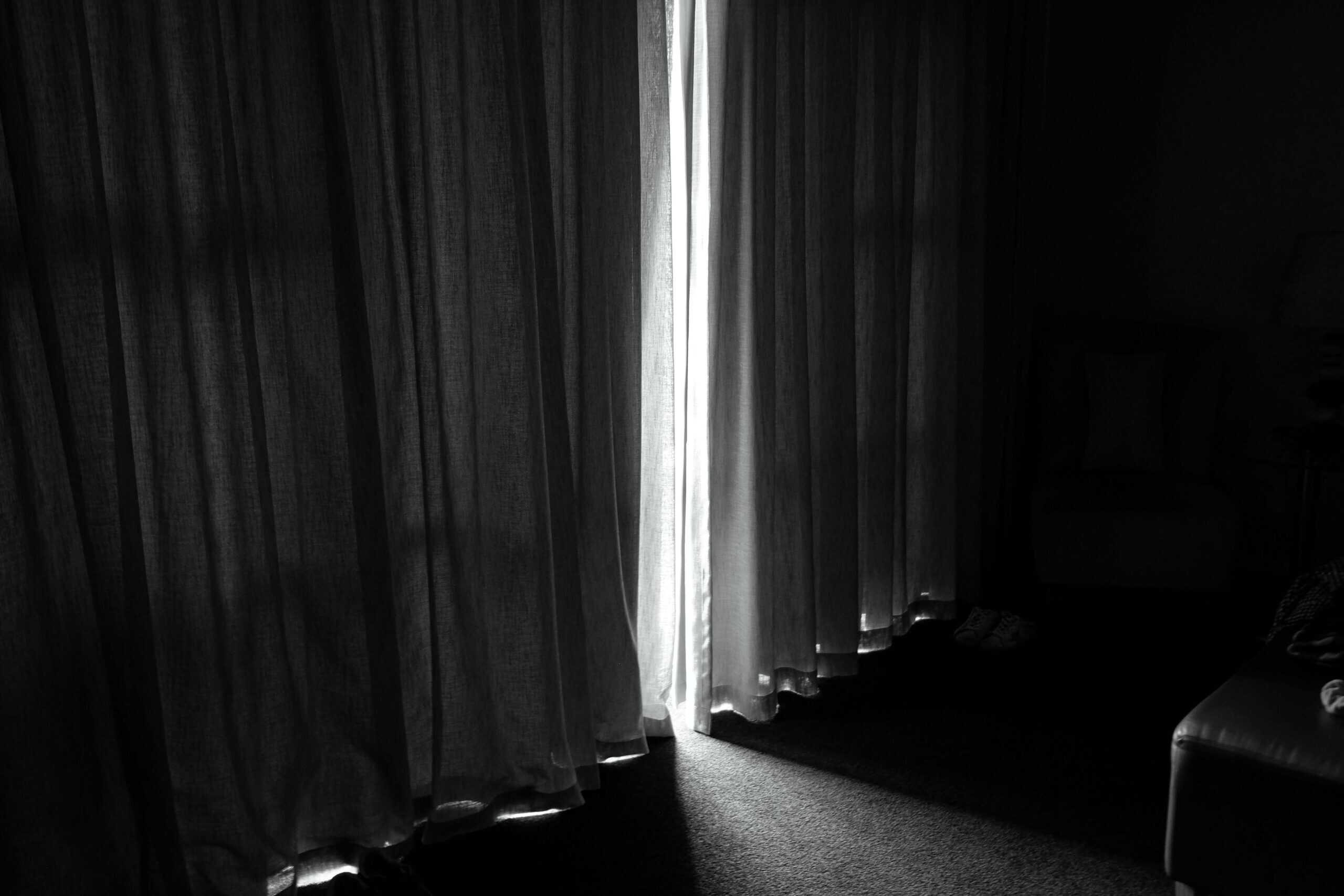 Best Blackout Curtain Tracks and Wrap-Around Rods in 2026: Closing the Gap at the Sides