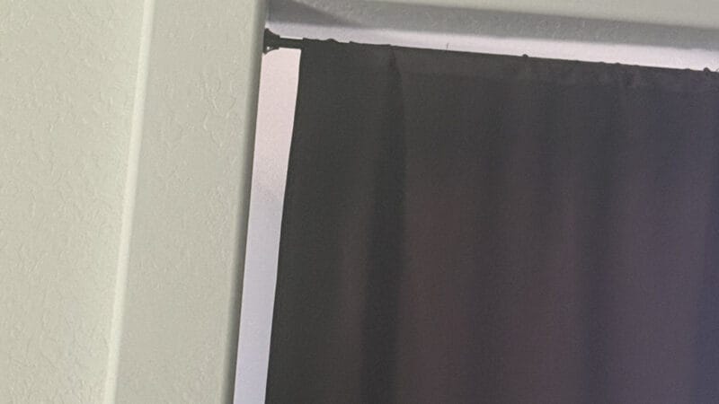 How to Make a Bedroom Dark: Sealing the Edges Matters More Than the Fabric