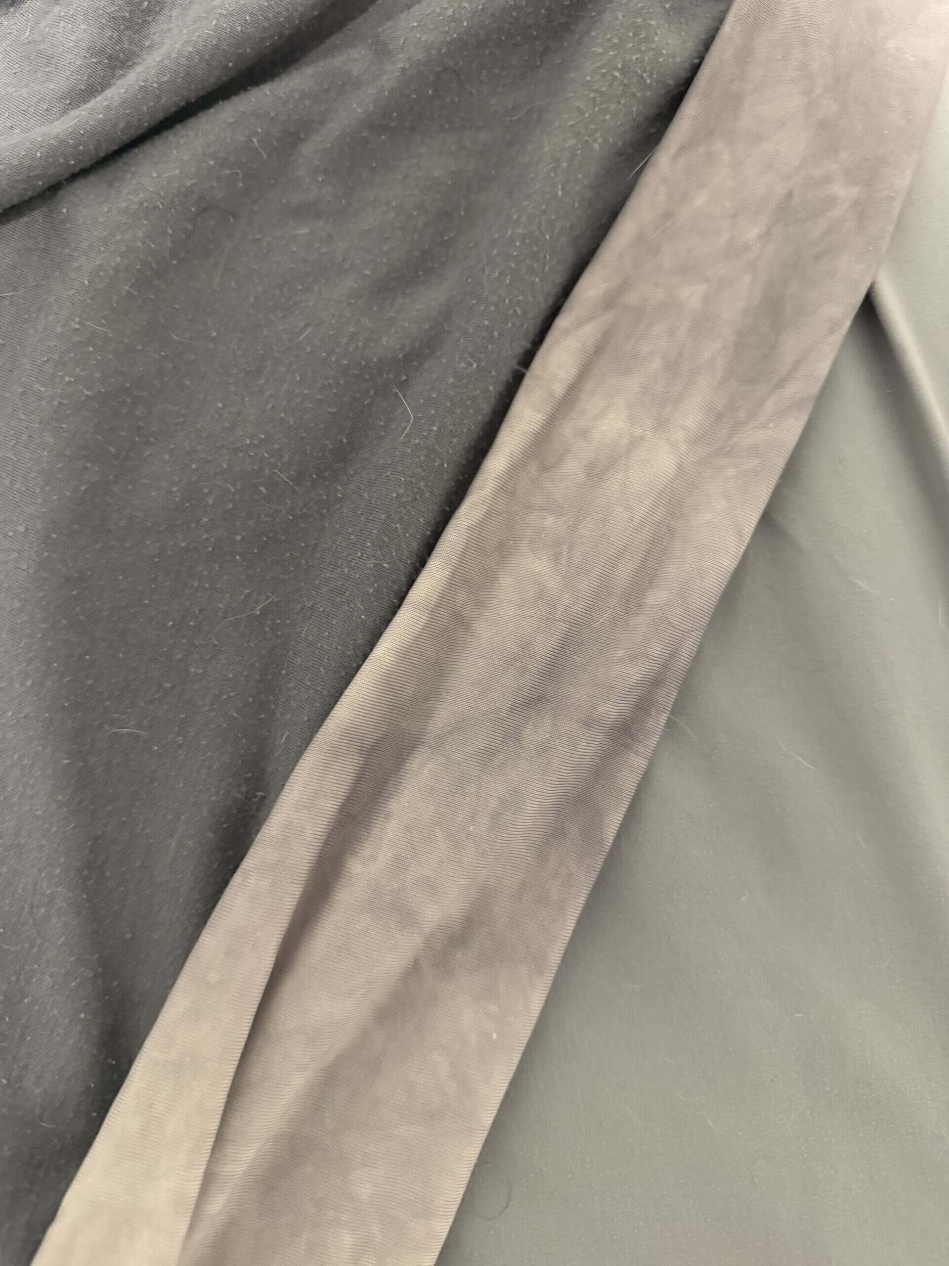 Why Does My Cooling Blanket Slip Off the Bed: Fabric, Weight, and Movement