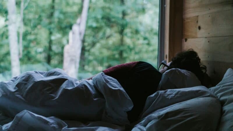 Best Bedroom Setups for Shift Workers in 2026: Blocking Light, Sound, and Daytime Interruption