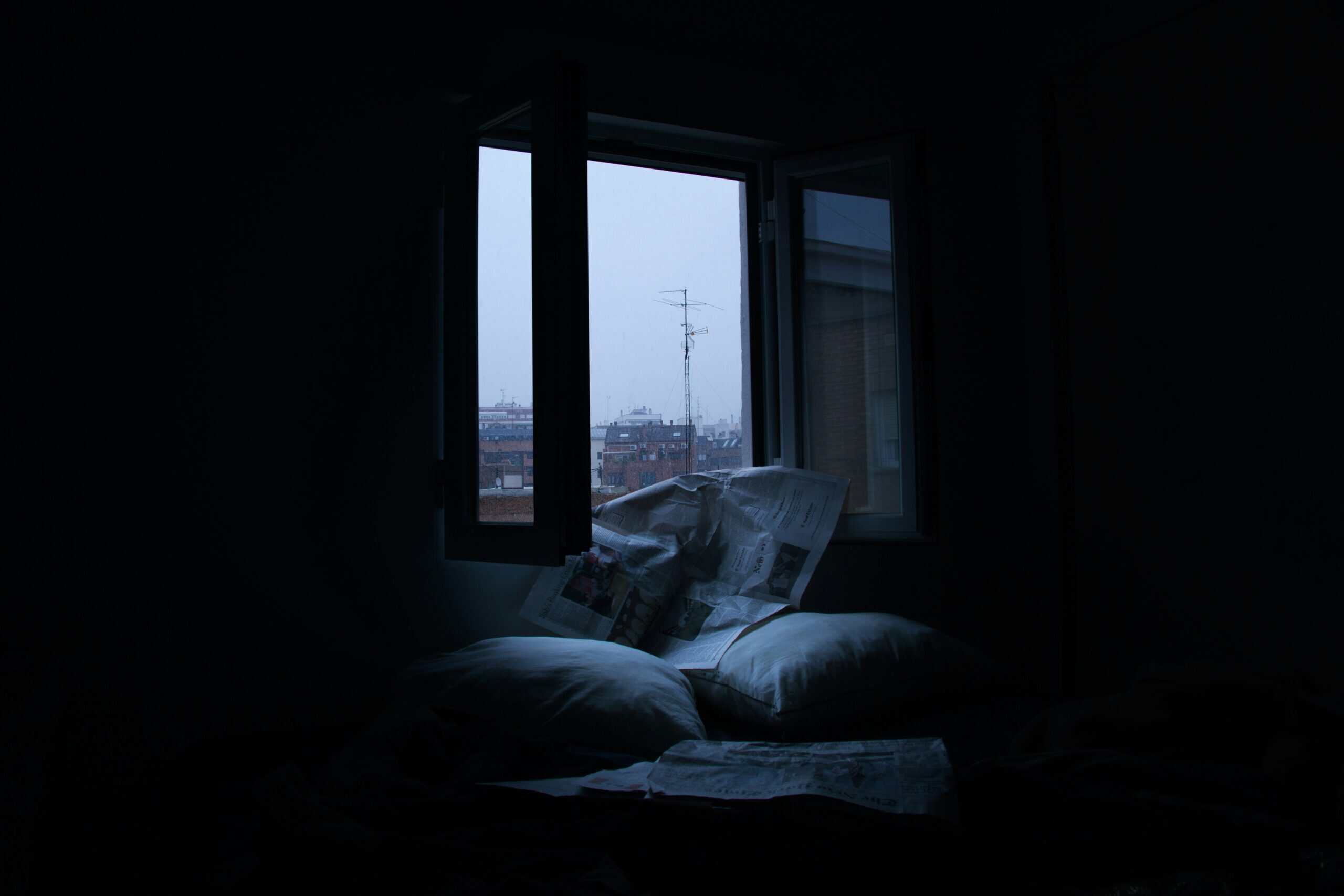 Best Bedding for Hot and Humid Climates in 2026: Why Cooling Gel Fails Where Air Is Wet