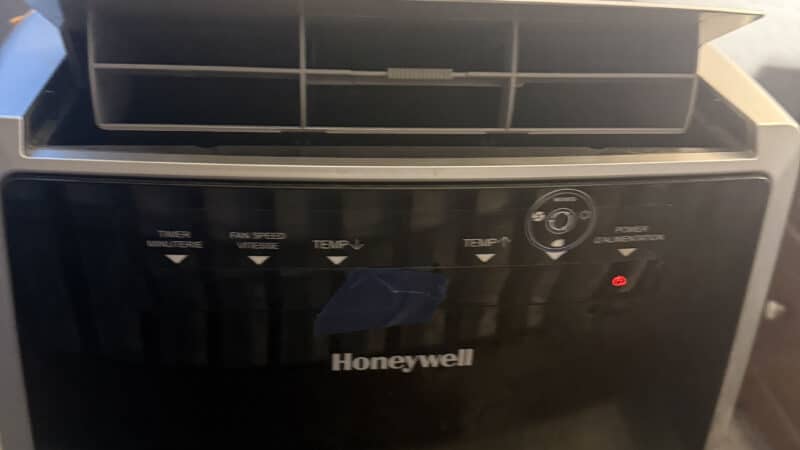 Does a Portable AC Blow Air on You While You Sleep: Airflow, Placement, and Bedroom Setup