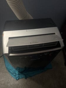 a portable ac unit in bedroom for cooling in hot summers