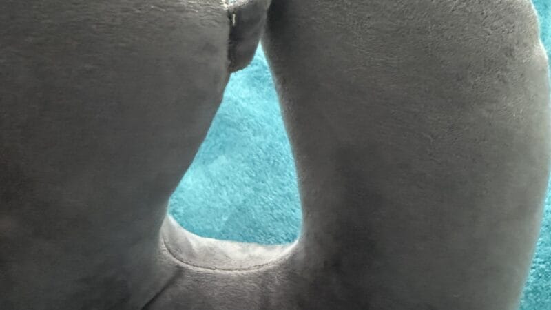 Why Does My Travel Pillow Get Hot: Materials, Contact, and Airflow