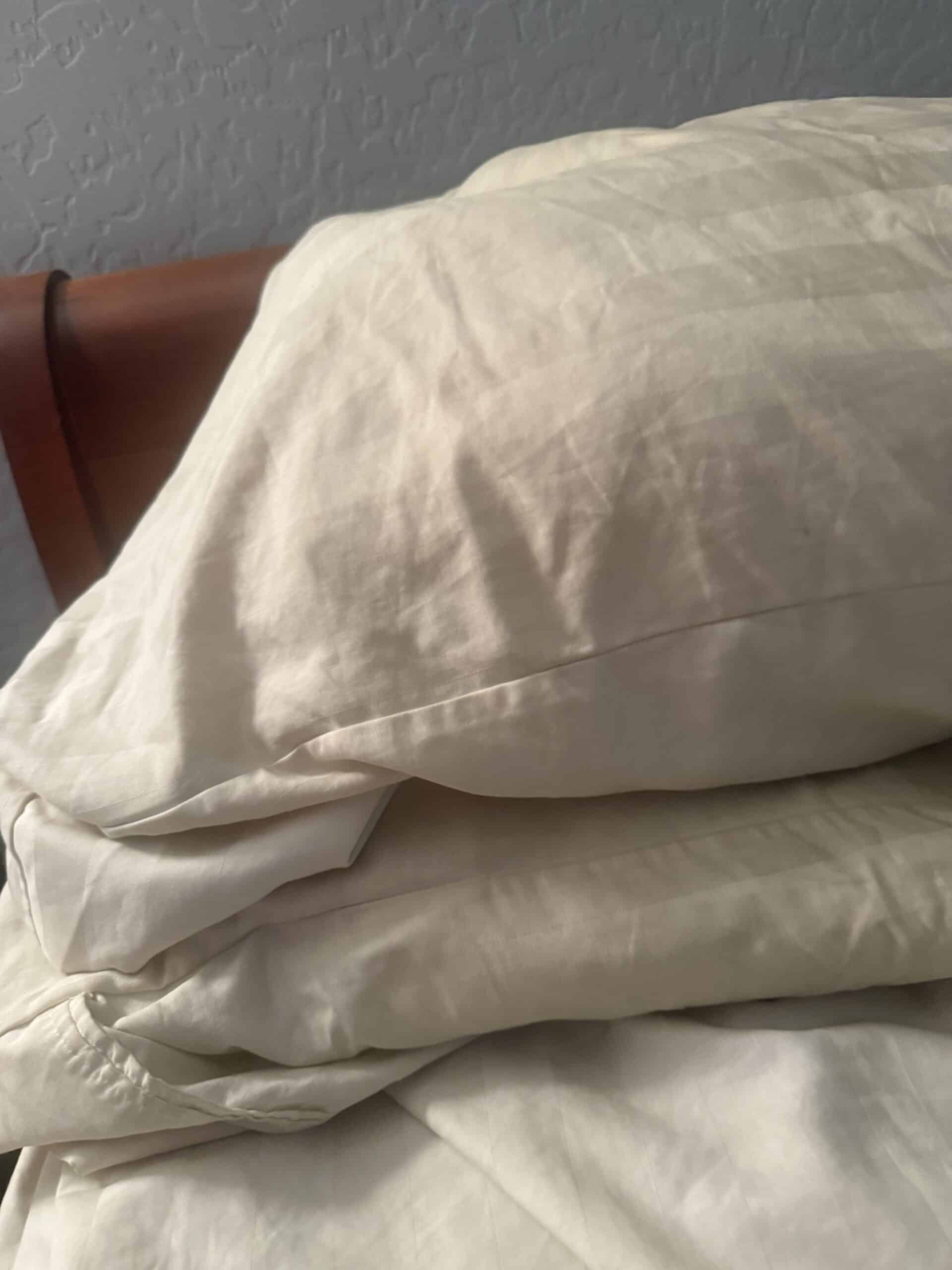 Do You Need Two Pillows on a Bed: Counts, Stacking, and What Each One Does