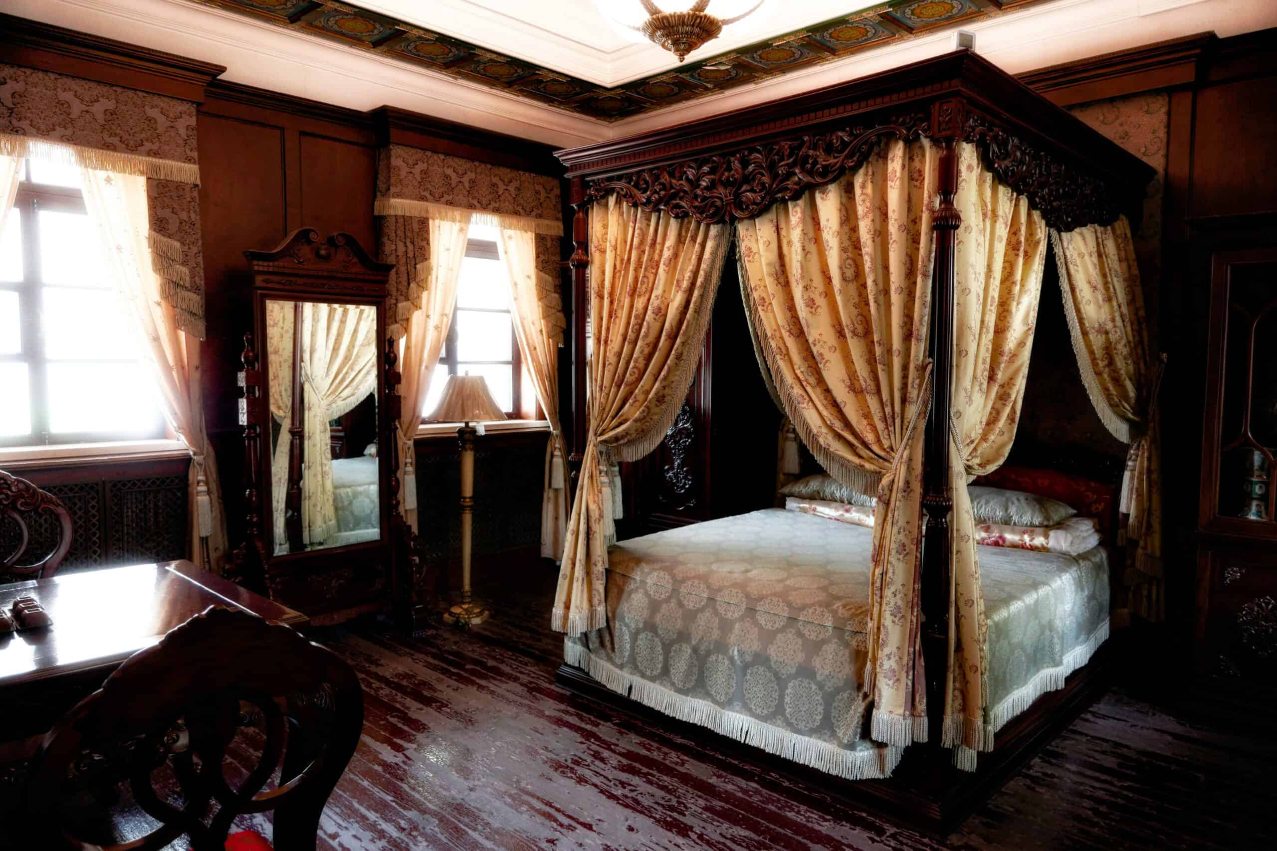 Do Bed Canopies Make a Room Hotter? Airflow, Fabric Weight, and How to Keep One Cool