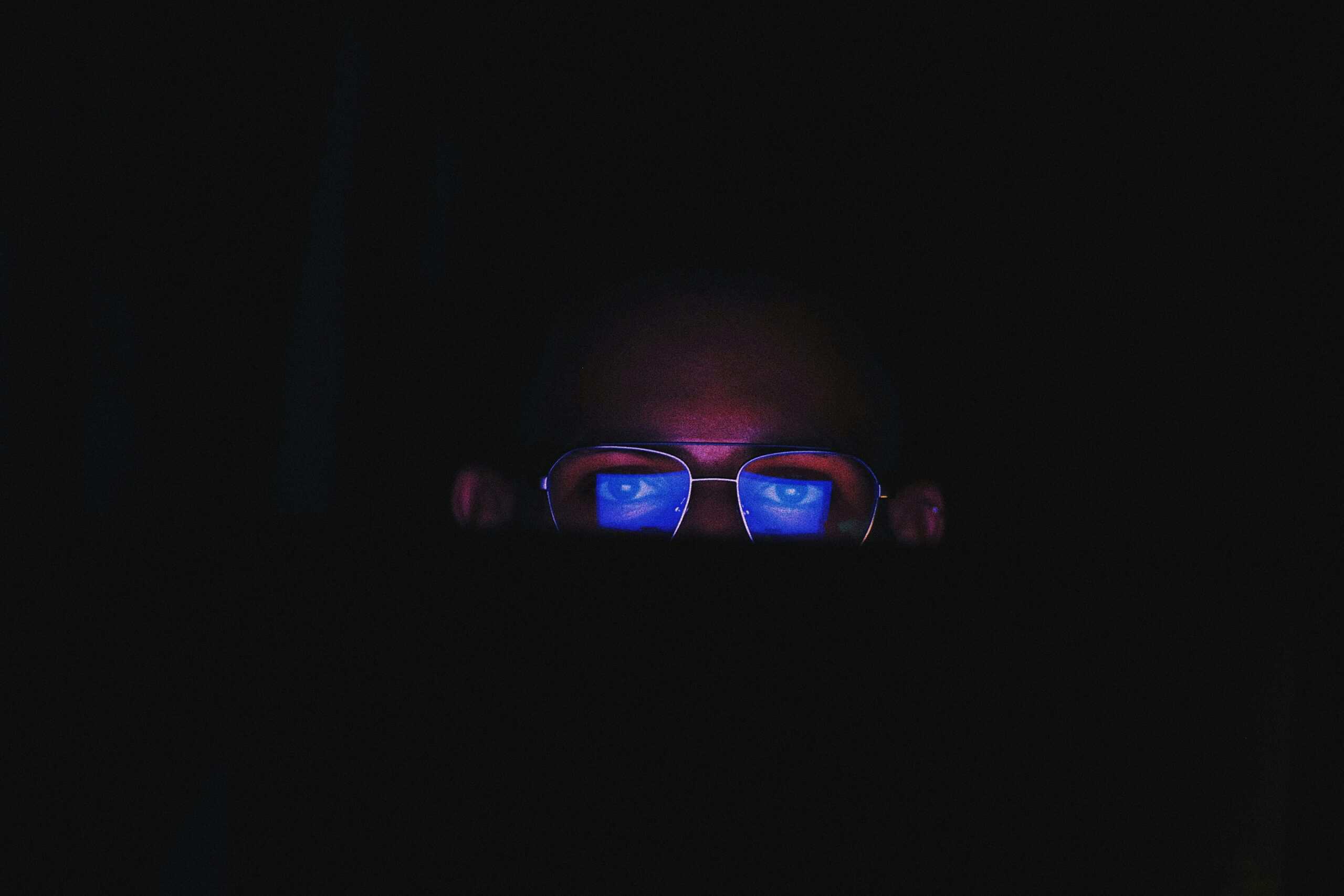 How Long Do Blue Light Glasses Take to Work? What Changes the First Night and What Takes Longer