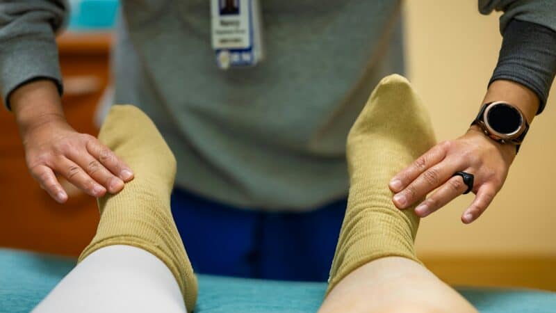 Best Compression Socks for Leg Swelling and Night Cramps in 2026: What Actually Applies After Dark