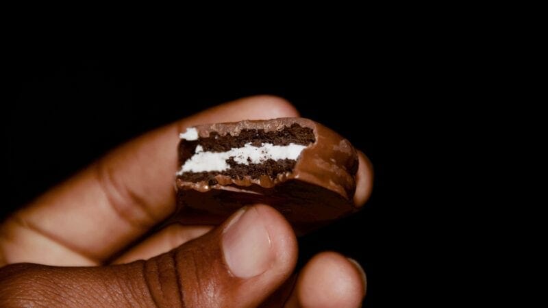 Does Eating Before Bed Affect Sleep? What the Evidence Says About Late Meals, Snacks, and Night Waking