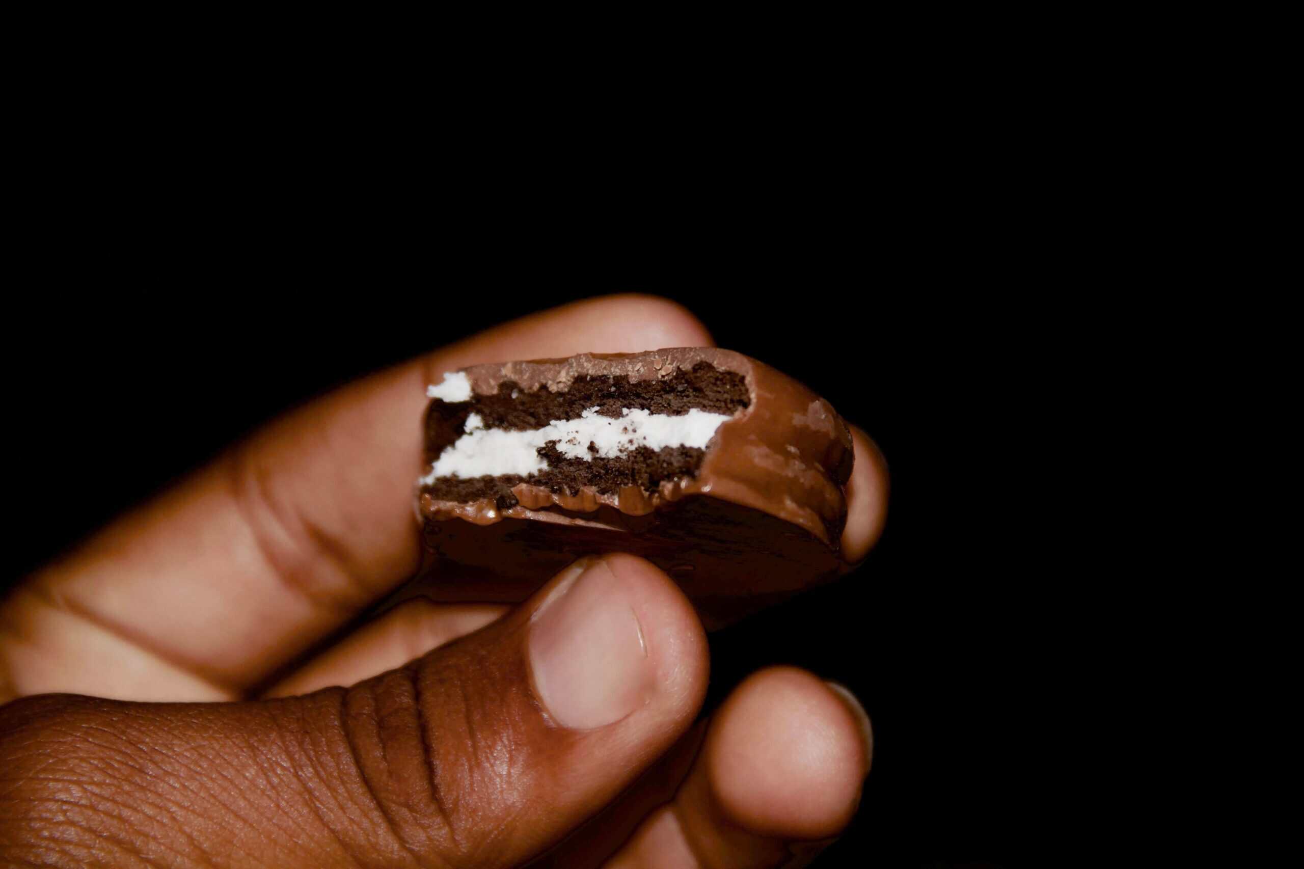 Does Eating Before Bed Affect Sleep? What the Evidence Says About Late Meals, Snacks, and Night Waking