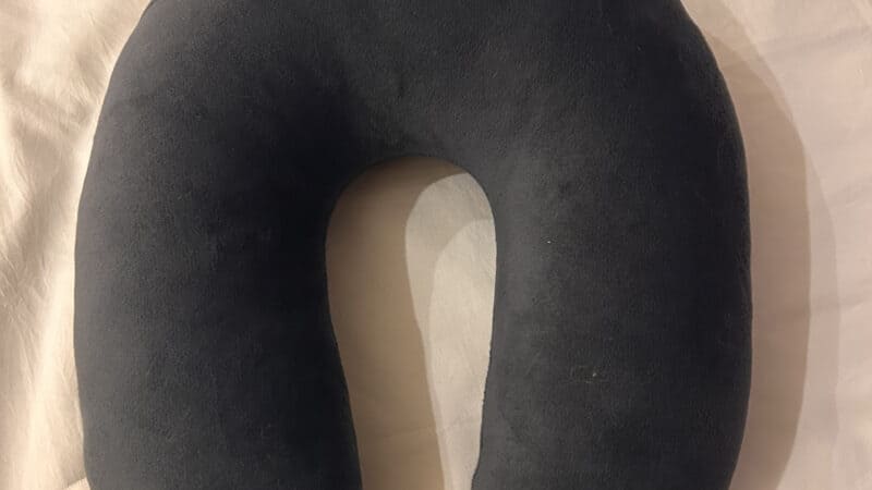 Why Does My Head Still Fall Sideways in a Travel Pillow: What a U-Shape Can and Cannot Hold