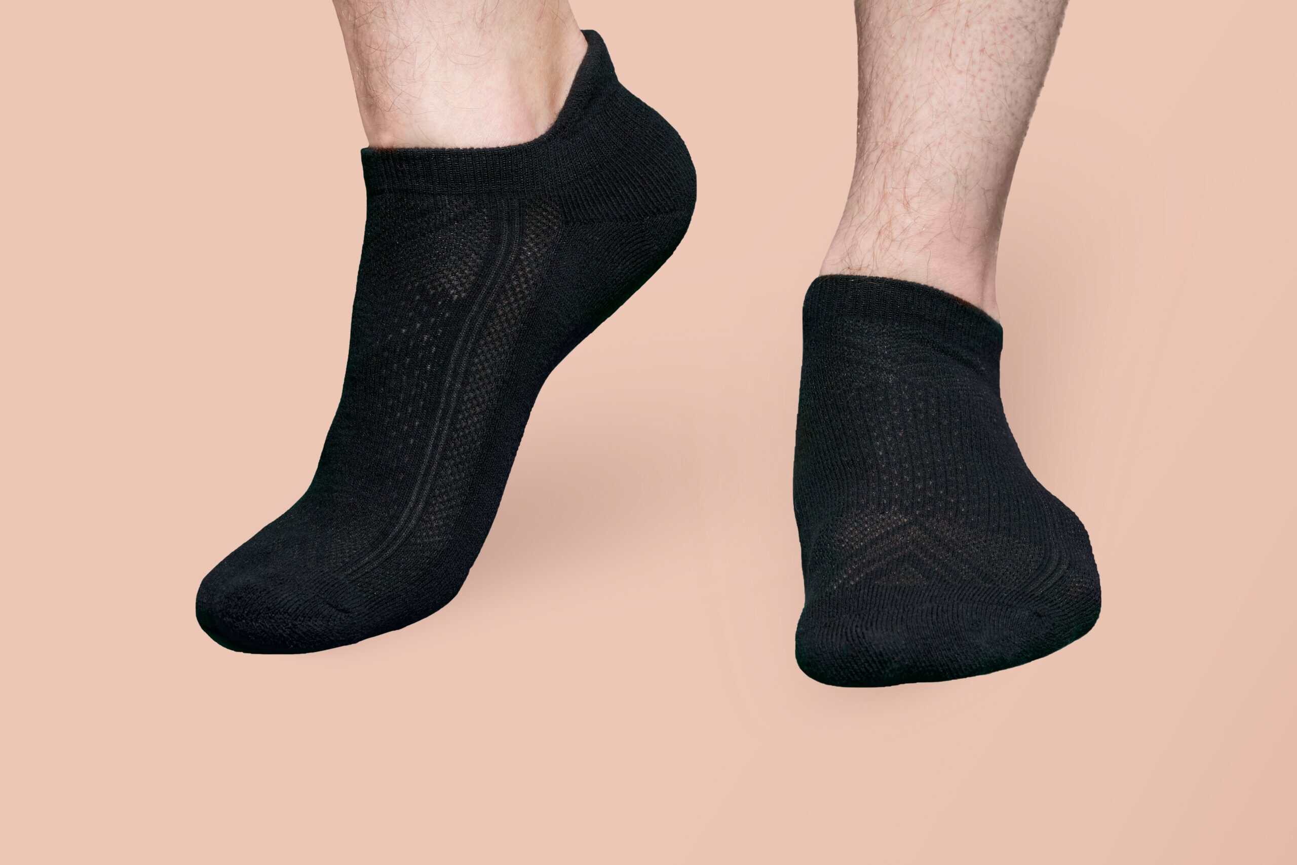 Best Non-Slip Socks for Home and Recovery in 2026: Grip Patterns, Double-Sided, and Hard Floors